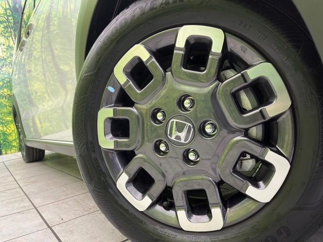【純正16インチアルミホイール】外観にマッチした純正アルミホイールを装着しております。各種社外アルミホイールや、スタッドレスタイヤも取扱いしております。是非ご相談ください♪
