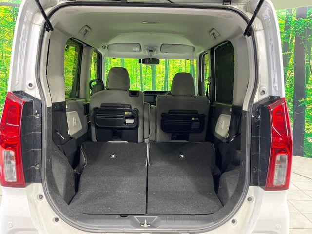 普段のお買い物や通勤、送迎等に十分な荷室スペースを確保しております。セカンドシートを倒すと、大きな荷物の積載も可能です♪