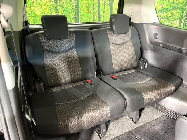 3列目シートはもちろん状態良好☆大人でもゆったりと座って頂けますので、大人数でのお出かけもラクラクです♪ご家族で、気の知れた仲間で、ドライブに行くのが楽しみですね♪