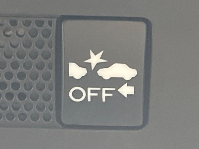 【アイサイトVer3】前方の車両等を検知し、衝突しそうな時は警報で注意を促し、ブレーキを踏む力をサポート。ブレーキを踏めなかった場合は衝突被害軽減ブレーキが作動、衝突回避をサポートします。