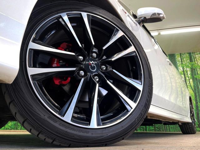 �y����18�C���`�A���~�z�C�[���z�O�ςɃ}�b�`���������A���~�z�C�[���𑕒����Ă���܂��B�e��ЊO�A���~�z�C�[����A�X�^�b�h���X�^�C�����戵�����Ă���܂��B���񂲑��k����������