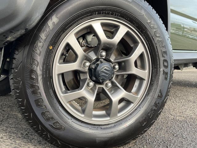 �y����15�C���`�A���~�z�C�[���z�O�ςɃ}�b�`���������A���~�z�C�[���𑕒����Ă���܂��B�e��ЊO�A���~�z�C�[����A�X�^�b�h���X�^�C�����戵�����Ă���܂��B���񂲑��k����������