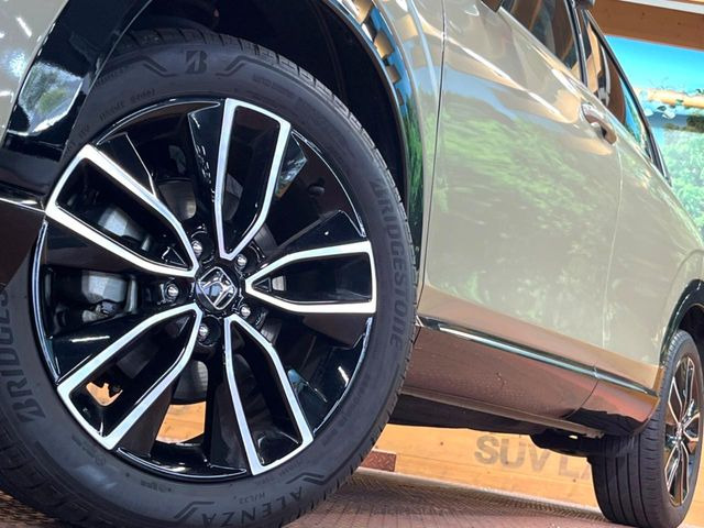 【純正19インチアルミホイール】外観にマッチした純正アルミホイールを装着しております。各種社外アルミホイールや、スタッドレスタイヤも取扱いしております。是非ご相談ください♪