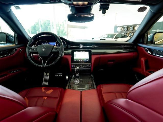 弊社にて、内装クリーニングを実施しておりますので気持ちよくお乗りいただけます。