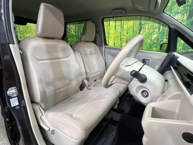 運転席シート廻りは使用感も少なく、良好な状態となっています。丁寧に使われていたことがよくわかりますね。