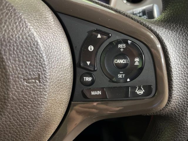 �y�N���[�Y�R���g���[���z�������H�����N���N���s�B�A�N�Z���𗣂��Ă���葬�x�ő��s���ł��A�������^�]���̕��S���y��!�����E�������ȒP�ȃX�C�b�`����Œ����ł��܂��B