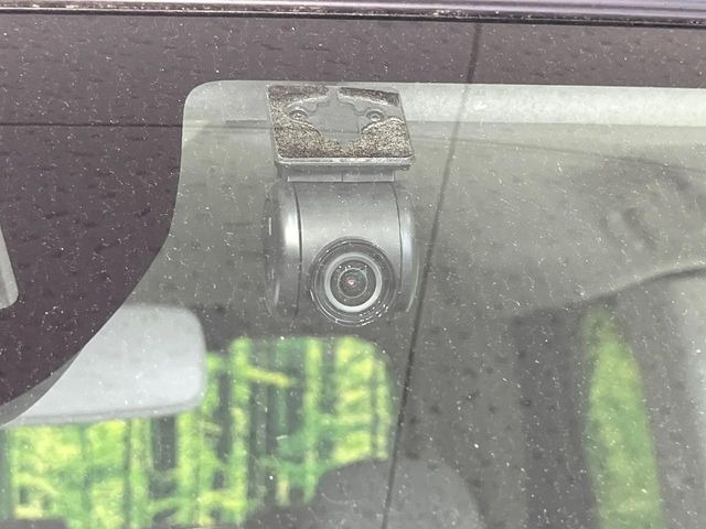 【ドライブレコーダー】安心・安全なカーライフに必須のドライブレコーダーを装備!走行中はもちろん、あおり運転や事故に遭遇した際の状況も映像で記録し、万一のリスクに備えます。