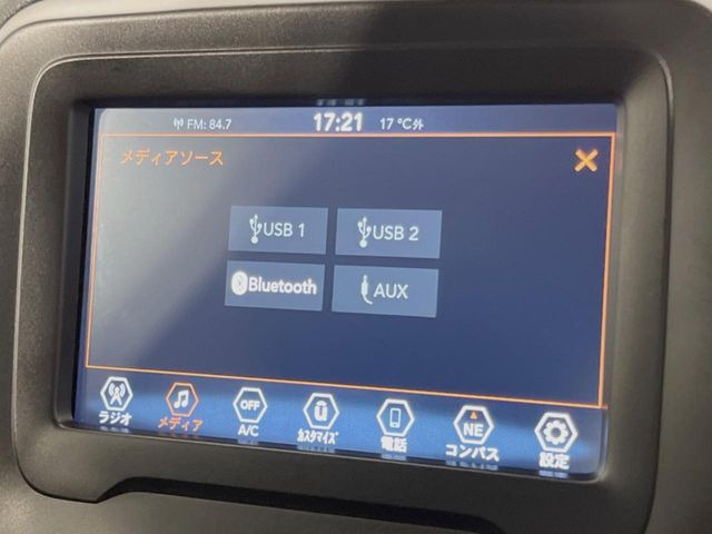 ��Bluetooth:���莝���̃X�}�[�g�t�H���ȂǂƐڑ����A�n���Y�t���[�ʘb��Տꊴ����~���[�W�b�N�Đ������y���݂��������܂��B�����ڑ��ł��̂Ŕς킵��������܂����