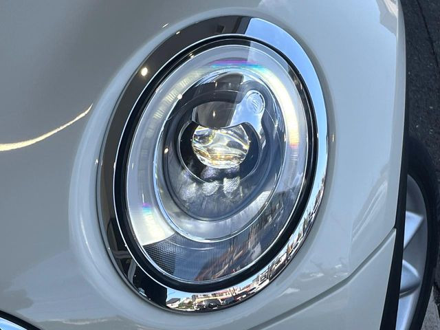 ��LED�w�b�h���C�g:��ԑ��s�����ǍD�Ȏ��E���m�ۂ����S���ĉ^�]�ł��鍂�P�xLED�w�b�h���C�g�𑕔�!�_�����x�������A����d�͂��}�����Ă��܂��B