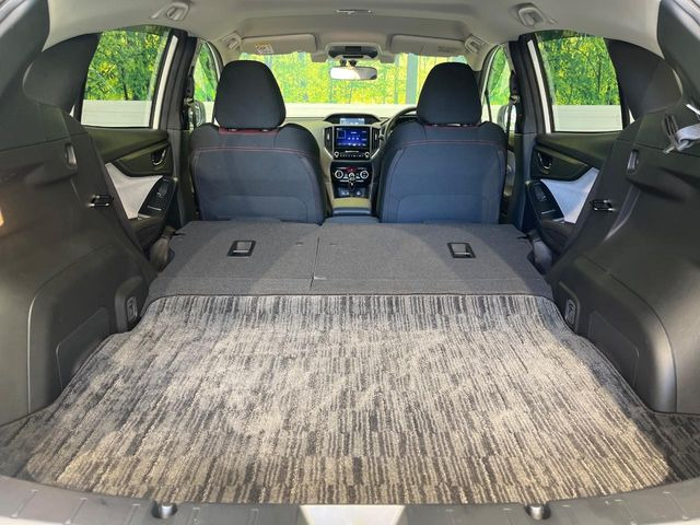 後席を格納すると、これだけの広さが!シーンに合わせたシートアレンジで、大きな荷物も積むことが出来ます♪