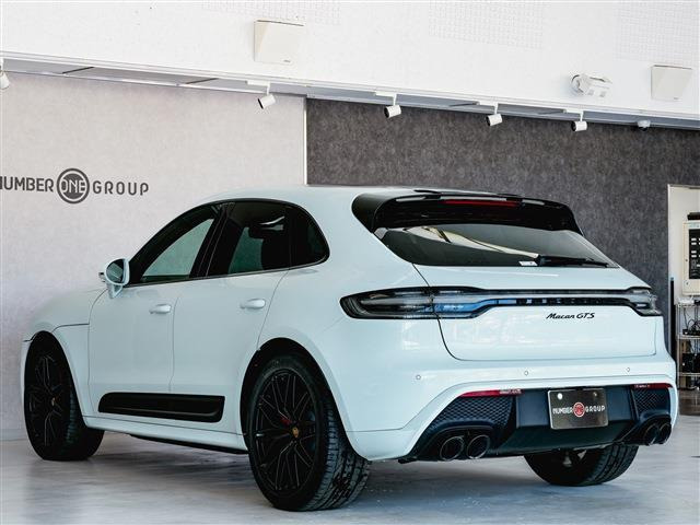 �{�f�B�[�J���[:�s���A�z���C�g