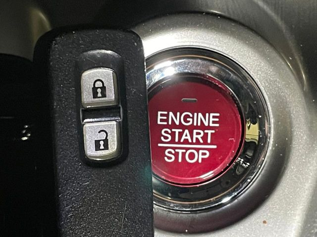 �yHonda�X�}�[�g�L�[�z�J�o����|�P�b�g�ɓ��ꂽ�܂܂ł��h�A�̎{���E�������\�ȃX�}�[�g�L�[�𑕔��B�G���W���̃I���E�I�t�����J�M�����o���K�v����������Ƃ��Ă��֗��ł���