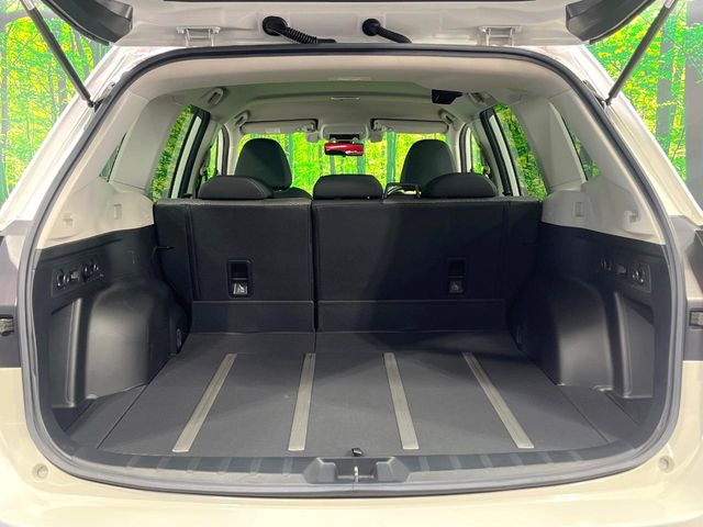 撥水仕様のラゲッジは、アクティブな使用にぴったり。プールや海水浴をはじめ、キャンプやウィンタースポーツのシーンで濡れたり汚れた荷物を積み込んでも簡単にふき取ることができ、お手入れも楽々です♪