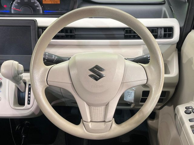 ステアリングも使用感が少なく、きれいな状態となっております♪