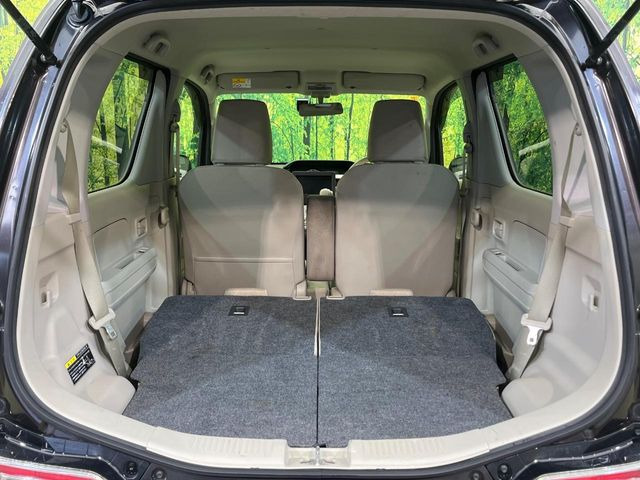 後席を格納すると、これだけの広さが!シーンに合わせたシートアレンジで、大きな荷物も積むことが出来ます♪