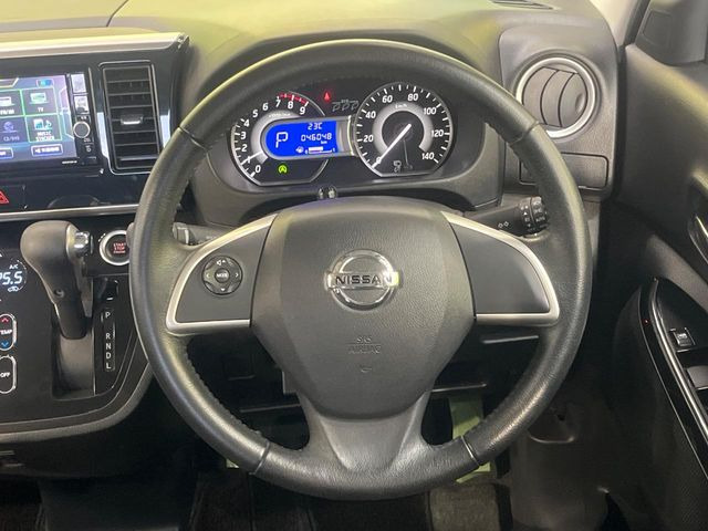 �y�����v�����X�e�A�����O�z�㎿�Ȋv���g�p���邱�ƂŁA��ɂ����������݂ƂĂ��^�]���₷���n���h���ł���