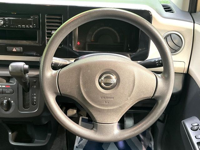 �C���e���A�ɍ��킹���f�U�C���̃X�e�A�����O�́A�^�]�������̂��Ƃ��l���A�^�]���₷���`��A�傫���ł��B�����x�A���ۂɐG���Ă��m���߂��������B