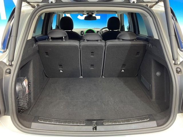 ●トランクルーム:趣味が広がる収容スペース!これだけの広さがあればお買い物やレジャーなどにも最適です!使用感も少なくきれいな状態を維持しております。