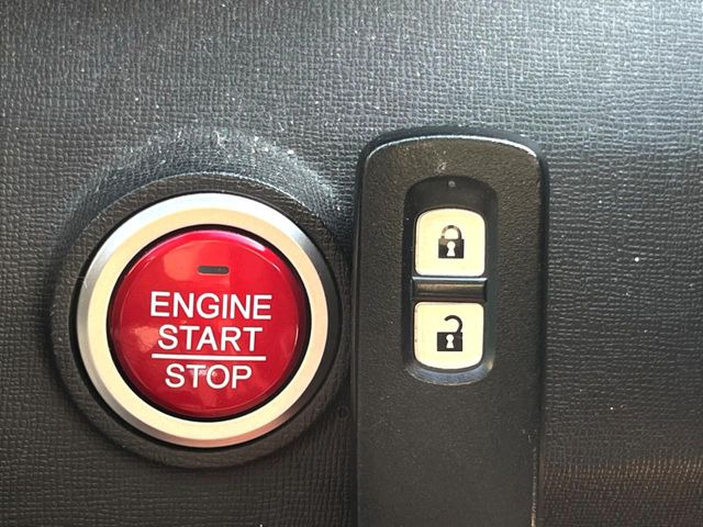 �yHonda�X�}�[�g�L�[�z�J�o����|�P�b�g�ɓ��ꂽ�܂܂ł��h�A�̎{���E�������\�ȃX�}�[�g�L�[�𑕔��B�G���W���̃I���E�I�t�����J�M�����o���K�v����������Ƃ��Ă��֗��ł���