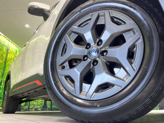 【グレード専用純正17インチアルミホイール】デザイン性の高い純正アルミホイールを装着しております。各種社外アルミホイールや、スタッドレスタイヤも取扱いしております。是非ご相談ください♪