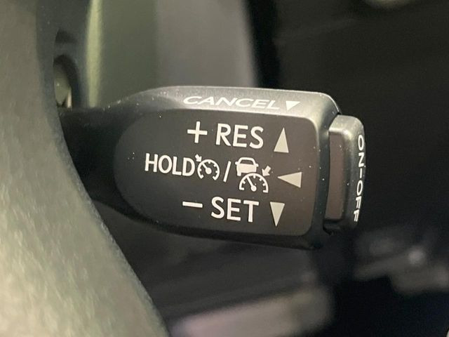 【レーダークルーズコントロール】高速道路での長距離走行が楽に!!自動で速度を保つクルーズコントロールが、衝突軽減システムと連携し、前方の車両を感知して車間を保つように速度調節してくれます!!