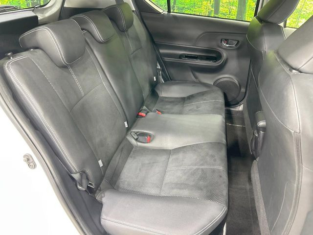 後部座席も気になるようなキズ・汚れやへたり等、大きなダメージはなく、良好な状態です。