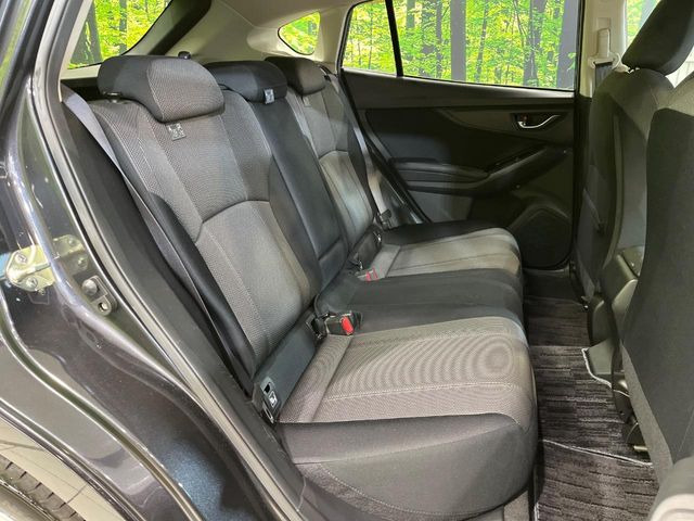 後部座席も気になるようなキズ・汚れやへたり等、大きなダメージはなく、良好な状態です。