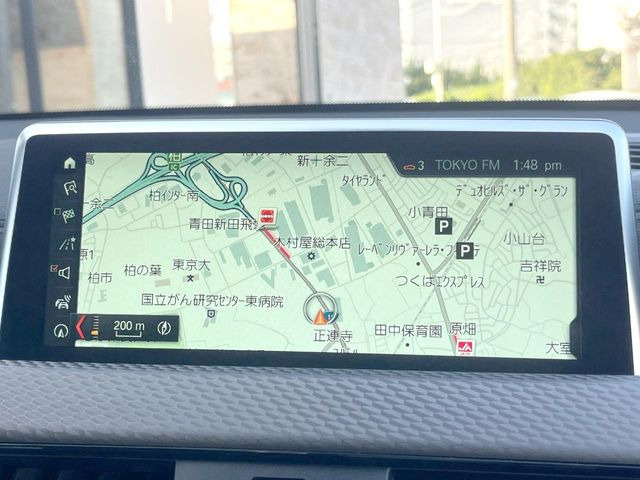 ��BMW�����i�r:��̊��̂���i�r�́A����������ԓ������o���Ă���܂��BBluetooth�Đ��ȂǃI�[�f�B�I�@�\���[�����Ă���܂��̂ŁA�^�]�����y���߂܂���