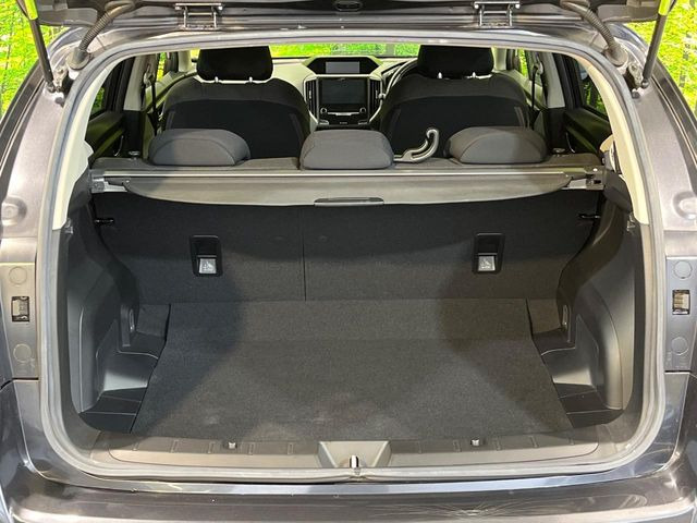 ラゲッジルームは、大容量のスペースを確保。普段のお買い物からレジャーまで、幅広く活躍してくれます!また、リアシートを倒すことでバリエーション豊かにお使いいただけます。