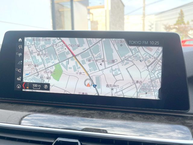 ●BMW純正ナビ:一体感のあるナビは、高級感ある車内を演出してくれます。Bluetooth再生などオーディオ機能も充実しておりますので、運転もより楽しめます♪