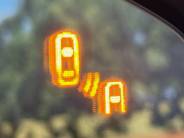 �y�u���C���h�X�|�b�g���j�^�����O�z���s���A�h�A�~���[�̎��p�ɂȂ�₷���ӏ��Ɍ㑱�Ԃ��ڋ߂���ƃT�C�h�~���[�t�߂Ɍx����\���A�h���C�o�[�ɒ��ӊ��N�����Ă���܂��B