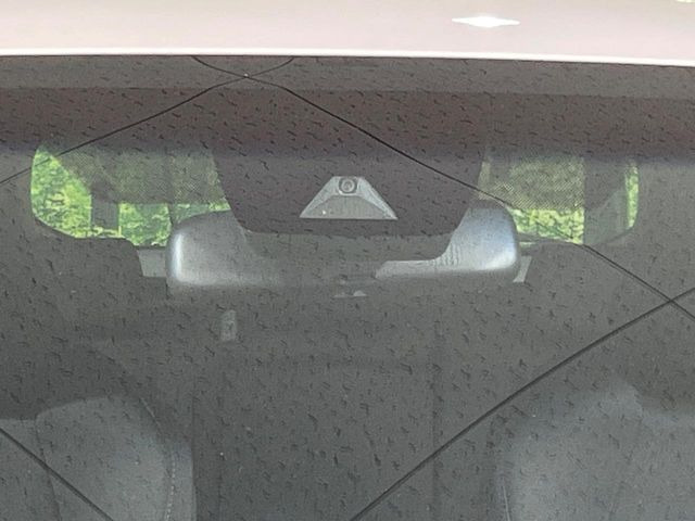 【トヨタセーフティセンス】走行中に前方の車両等を認識し、衝突しそうな時は警報とブレーキで衝突回避と被害軽減をアシスト。より安全にドライブをお楽しみいただけます。