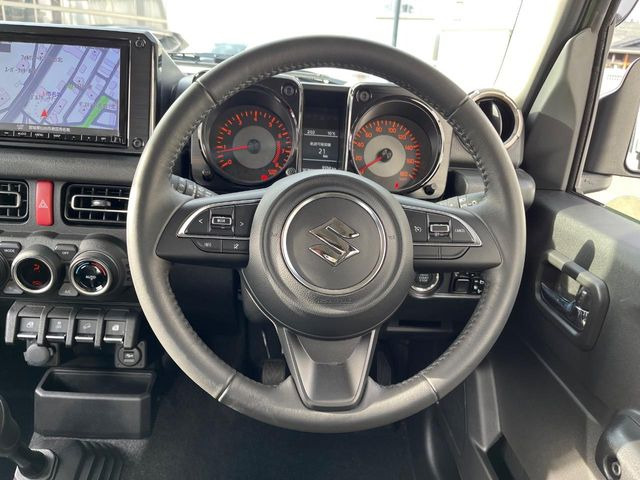 �y�����v�����X�e�A�����O�z�㎿�Ȋv���g�p���邱�ƂŁA��ɂ����������݂ƂĂ��^�]���₷���n���h���ł���