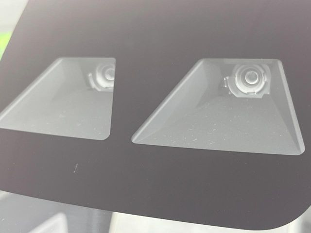 �y�X�}�[�g�A�V�X�g�z���s���ɑO���̎ԗ�����F�����A�Փ˂������Ȏ��͌x��ƃu���[�L�ŏՓˉ���Ɣ�Q�y�����A�V�X�g�B�����S�Ƀh���C�u�����y���݂��������܂��B