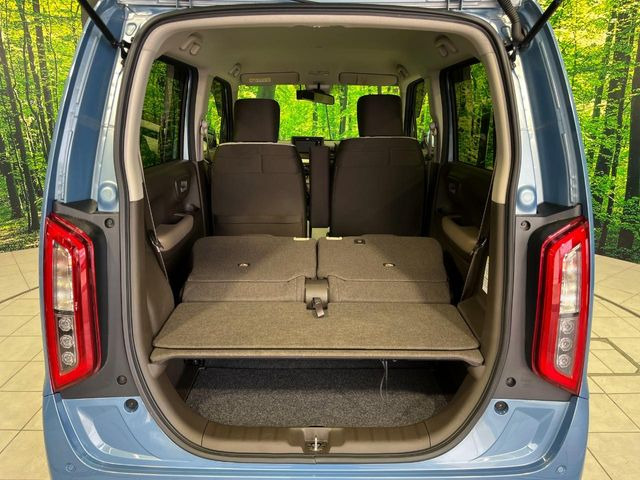 ���i�̂���������ʋ΁A���}���ɏ\���ȉ׎��X�y�[�X���m�ۂ��Ă���܂��B�Z�J���h�V�[�g��|���ƁA�傫�ȉו��̐ύڂ��\�ł���