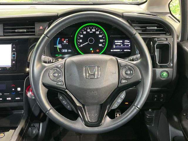 �y�����v�����X�e�A�����O�z�㎿�Ȋv���g�p���邱�ƂŁA��ɂ����������݂ƂĂ��^�]���₷���n���h���ł���