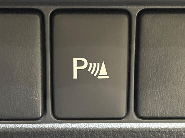 【クリアランスソナー】バンパーに付いたセンサーが障害物を検知!一定の距離に近づくとアラートで教えてくれます♪狭い駐車スペースや車庫入れ時も安心ですね☆