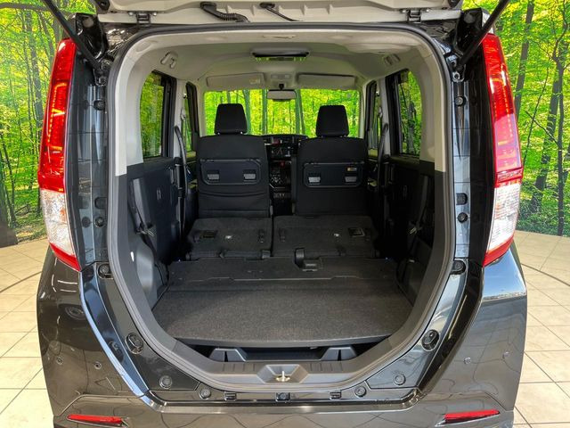 後席を格納すると、これだけの広さが!シーンに合わせたシートアレンジで、大きな荷物も積むことが出来ます♪
