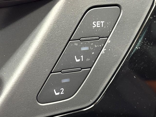 【メモリー機能付きパワーシート】ドライバーごとに設定したシート位置を記憶して、ボタン一つで切り替えできる便利な機能!運転する方が複数名いらっしゃるご家庭におすすめです♪