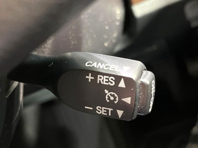 �y�N���[�Y�R���g���[���z�������H�����N���N���s�B�A�N�Z���𗣂��Ă���葬�x�ő��s���ł��A�������^�]���̕��S���y��!�����E�������ȒP�ȃX�C�b�`����Œ����ł��܂��B