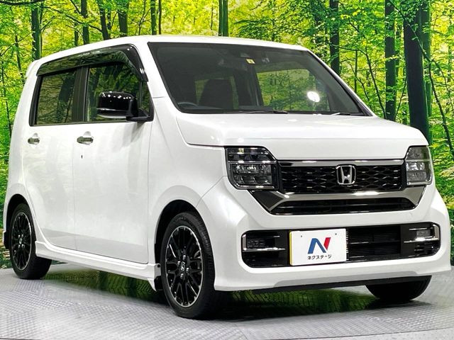 高透明度のガラス皮膜で撥水はもちろん、上質なツヤ・光沢を実現。紫外線や酸性雨から大切な愛車を保護し、色あせ・劣化を防止。「弾スプラッシュコート」、「弾プリミッサコート」からお選びいただけます。