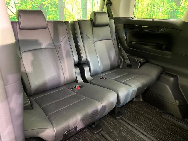 3列目シートはもちろん状態良好☆大人でもゆったりと座って頂けますので、大人数でのお出かけもラクラクです♪ご家族で、気の知れた仲間で、ドライブに行くのが楽しみですね♪