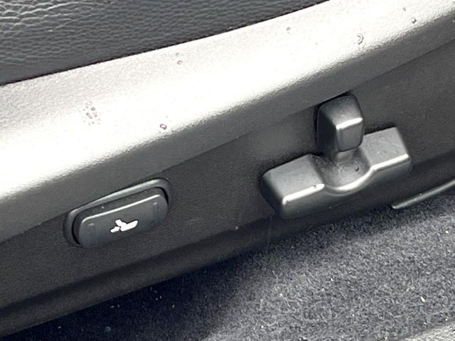 【パワーシート】スイッチ一つで簡単にシートの微調整が可能!電動だから力もいりません!快適なシートポジションにセットして、快適なドライブをお楽しみください。