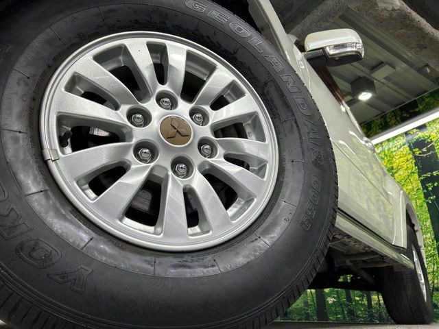 �y����16�C���`�A���~�z�C�[���z�O�ςɃ}�b�`���������A���~�z�C�[���𑕒����Ă���܂��B�e��ЊO�A���~�z�C�[����A�X�^�b�h���X�^�C�����戵�����Ă���܂��B���񂲑��k����������