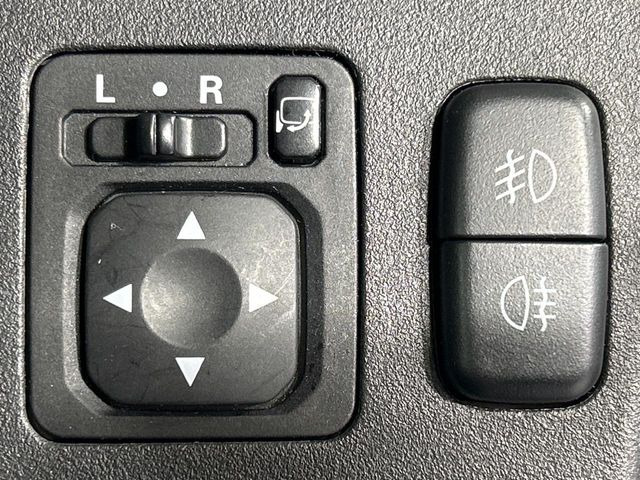 �y�d���i�[�~���[�z�T�C�h�~���[�͓d���i�[���ƂȂ��Ă���A�������ԏ�ł��L�Y�������X�N��}�����܂��B