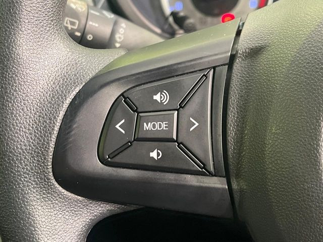 ステアリングスイッチ☆ナビやオーディオ等をつけた時にハンドルについているリモコンで音量等を調節できます☆