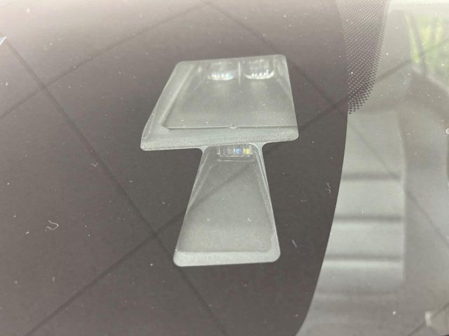 �y�X�}�[�g�u���[�L�T�|�[�g�z���s���ɑO���̎ԗ�����F�����A�Փ˂������Ȏ��͌x��ƃu���[�L�ŏՓˉ���Ɣ�Q�y�����A�V�X�g�B�����S�Ƀh���C�u�����y���݂��������܂��B