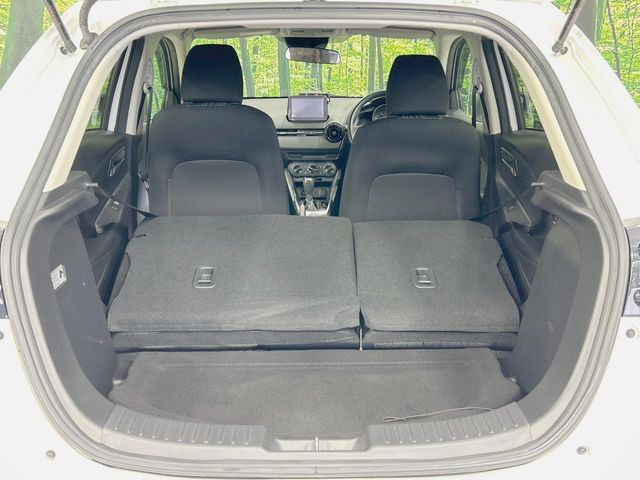 ���i�̂���������ʋ΁A���}���ɏ\���ȉ׎��X�y�[�X���m�ۂ��Ă���܂��B�Z�J���h�V�[�g��|���ƁA�傫�ȉו��̐ύڂ��\�ł���