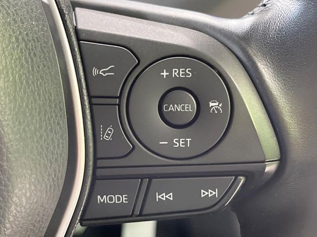 【レーダークルーズコントロール】高速道路での長距離走行が楽に!!自動で速度を保つクルーズコントロールが、衝突軽減システムと連携し、前方の車両を感知して車間を保つように速度調節してくれます!!