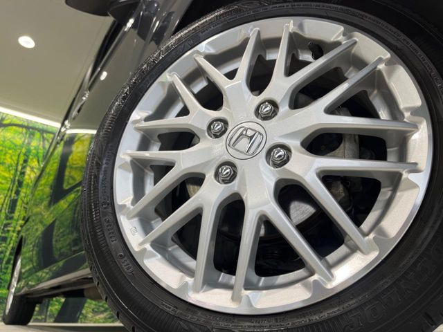 【15インチアルミホイール】外観にマッチしたアルミホイールを装着しております。各種アルミホイールや、スタッドレスタイヤも取扱いしております。是非ご相談ください♪